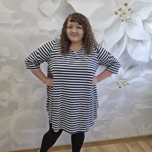 Tunika Pasy Szyta z Koła Plus Size – granatowa z dekoltem w serek - obrazek 5