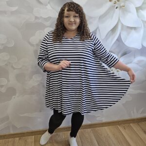 Tunika Pasy Szyta z Koła Plus Size – granatowa z dekoltem w serek - obrazek 3
