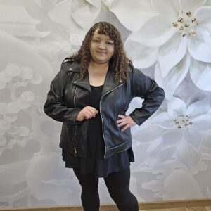 Ramoneska Skórka Eco Plus Size – stylowa kurtka ze srebrnymi zamkami - obrazek 3