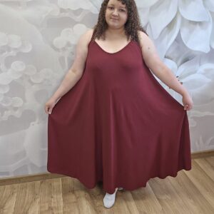 Sukienka na Ramiączkach Plus Size – kreszowana włoska wiskoza w 2 kolorach - obrazek 11