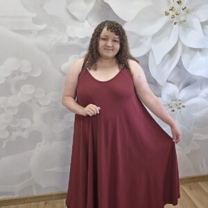 Sukienka na Ramiączkach Plus Size – kreszowana włoska wiskoza w 2 kolorach - obrazek 10