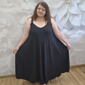 Sukienka na Ramiączkach Plus Size – kreszowana włoska wiskoza w 2 kolorach - obrazek 7