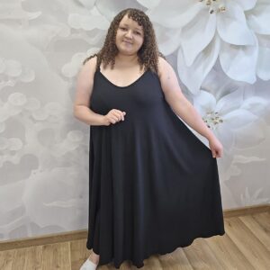 Sukienka na Ramiączkach Plus Size – kreszowana włoska wiskoza w 2 kolorach - obrazek 6