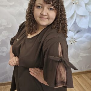 Bluzka z Kokardkami i Tiulem Plus Size – Czekolada - obrazek 4