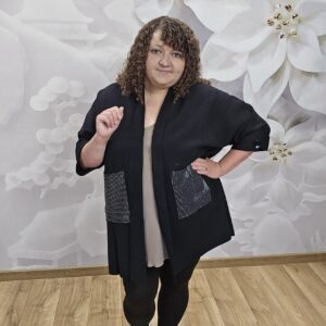 Kardigan z Cyrkoniową Kieszenią Plus Size – Czarny - obrazek 3
