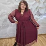 Sukienka Siatka Plus Size bordowa – widok z przodu, cała sylwetka