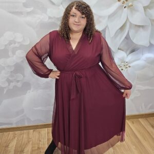 Sukienka Siatka Plus Size bordowa – widok z przodu, cała sylwetka