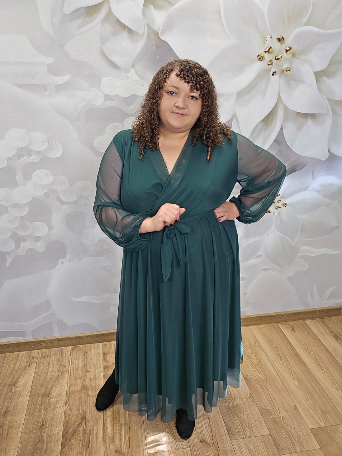 Sukienka Siatka Plus Size w zieleni butelkowej – zwiewny dół z siateczki