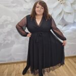 Sukienka Siatka Plus Size czarna – widok z przodu, cała sylwetka