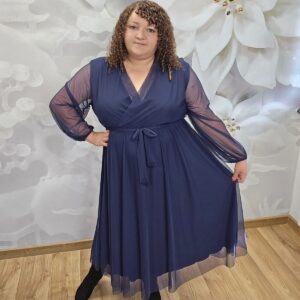 Sukienka Siatka Plus Size granatowa – widok z przodu, cała sylwetka