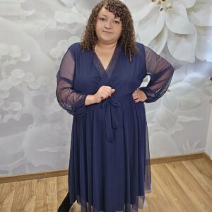 Sukienka Siatka Plus Size granatowa – kopertowy dekolt i pasek w talii