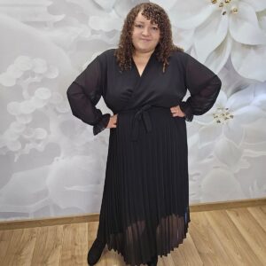 Sukienka Szyfonowa Plisowana Plus Size czarna – plisowany dół sukienki