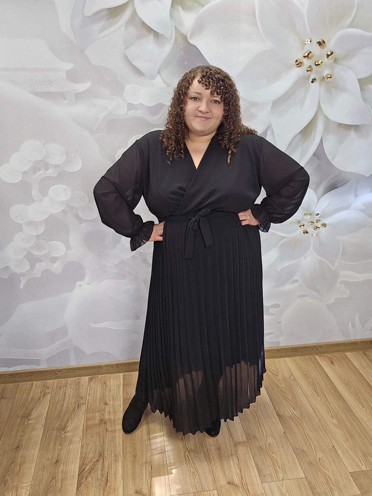 Sukienka Szyfonowa Plisowana Plus Size czarna – plisowany dół sukienki