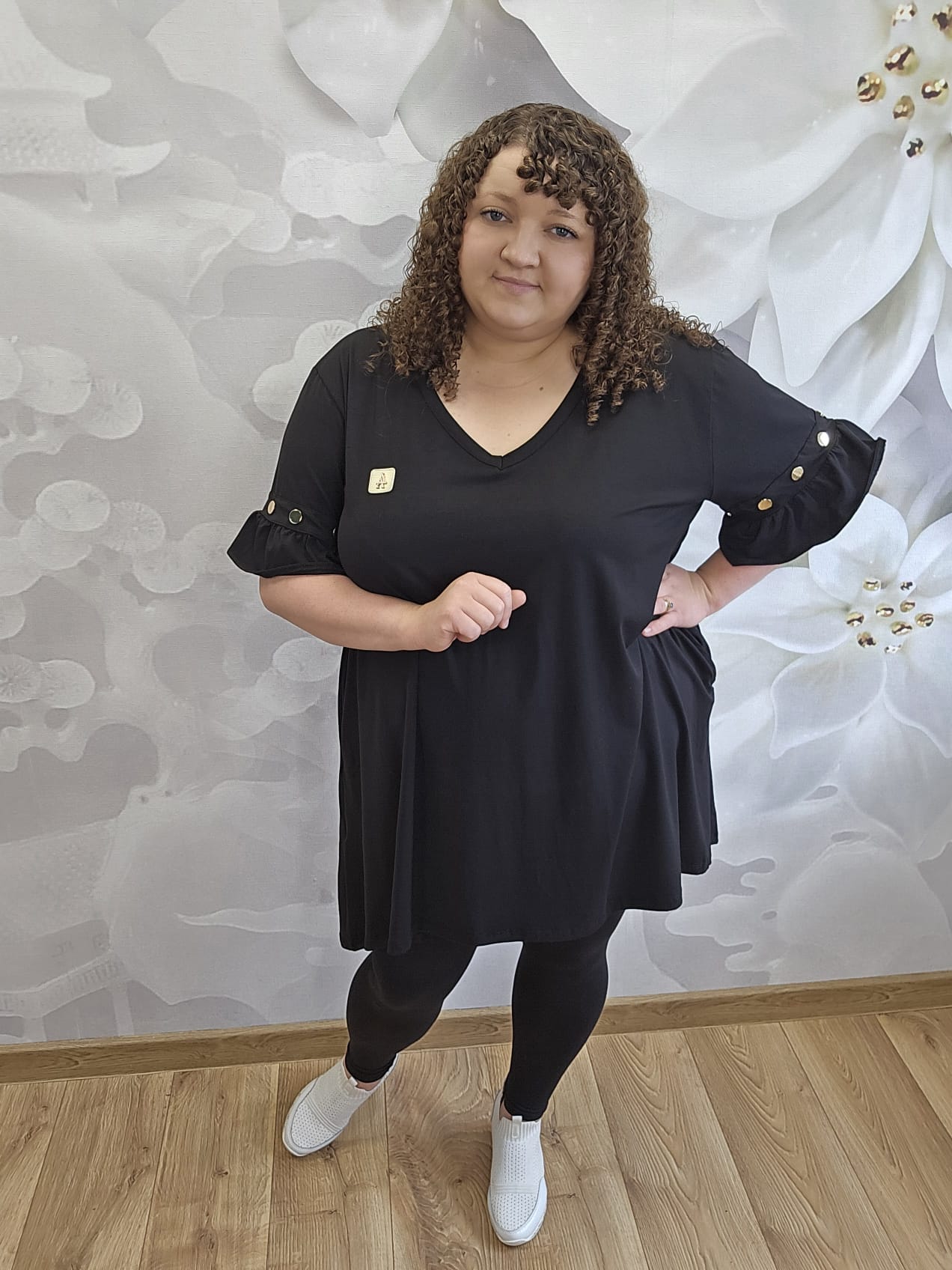 Tunika Felicja Plus Size czarna – cały fason na sylwetce