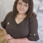 Tunika Felicja Plus Size czekoladowa – dekolt V i rękaw z falbanką z bliska