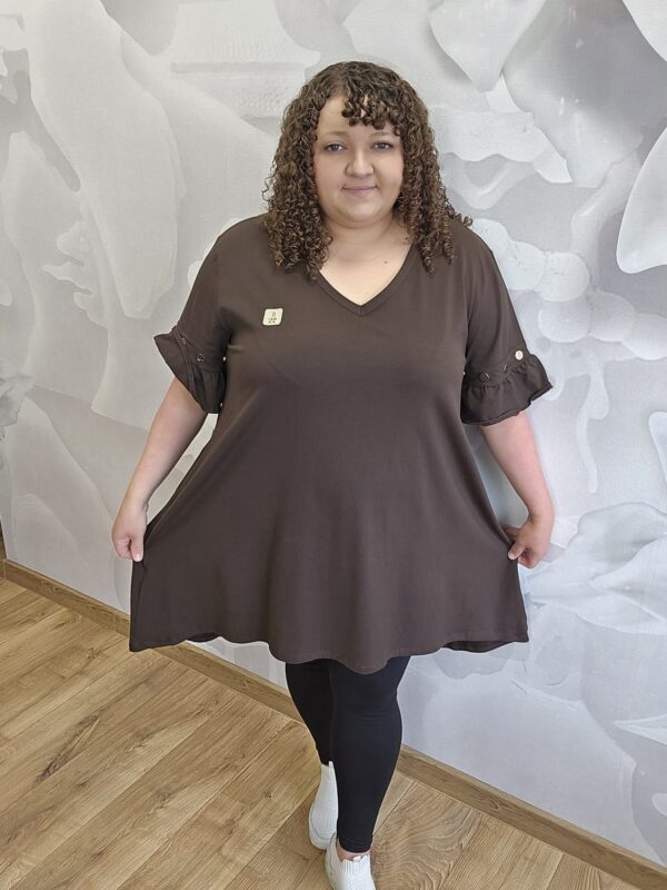 Tunika Felicja Plus Size czekoladowa – cały fason na sylwetce