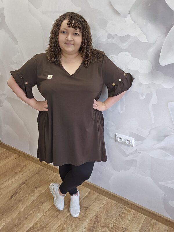 Tunika Felicja Plus Size czekoladowa – stylizacja z legginsami