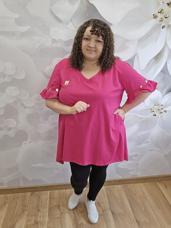 Tunika Felicja Plus Size w kolorze fuksji – cały fason na sylwetce