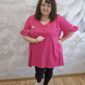 Tunika Felicja Plus Size w kolorze fuksji – cały fason na sylwetce
