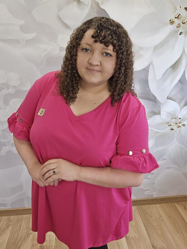 Tunika Felicja Plus Size w kolorze fuksji – stylizacja z legginsami